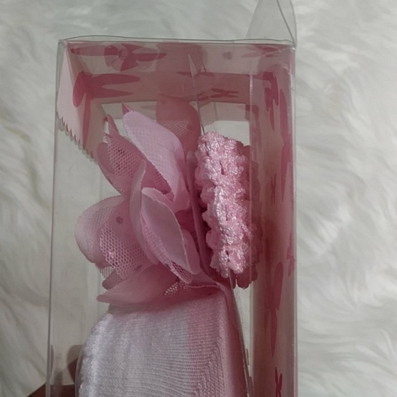 Baby Girl Accessories Set with Socks and Headwrap - Picture 4 of 4
